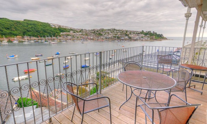 Fowey House | Substantial 4 bed townhouse with stunning estuary and sea views