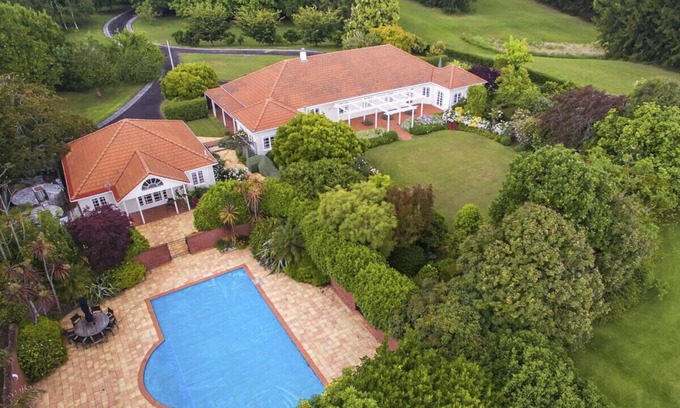 Papakura Villa | Substantial Countryside Home | Pool & Gardens