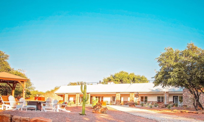 Graham House | Subterranean Home-meaning built on side of a hill