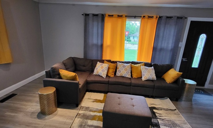 University Park House | Suburban area with King Bed Comfy 3 bedroom home