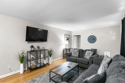 Center Point House | Suburban Bliss Getaway Wi-Fi Parking Long Stay