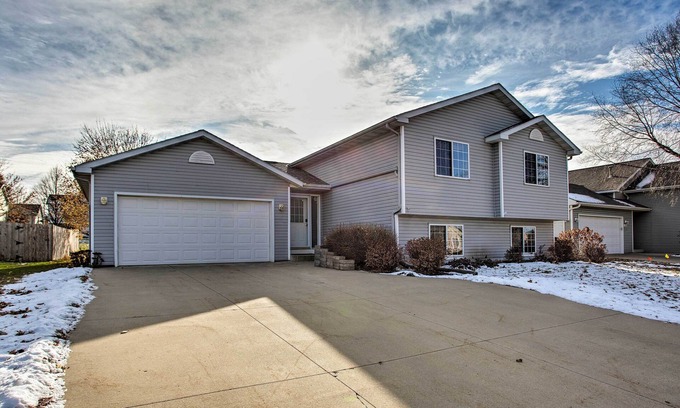 Rochester House | Suburban Gem w/Deck: 5 Mi from Dtwn Rochester!