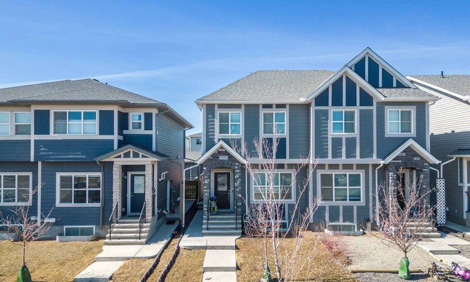 Calgary House | Suburban Restful Retreat 1BD 1BA, WiFi, Laundry