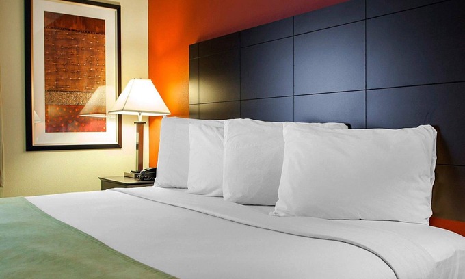 Cedar Falls Hotel | Suburban Studios Cedar Falls