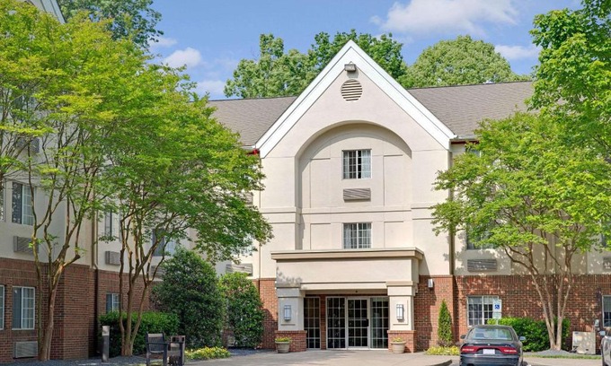 Executive Park Hotel | Suburban Studios Charlotte - Executive Park