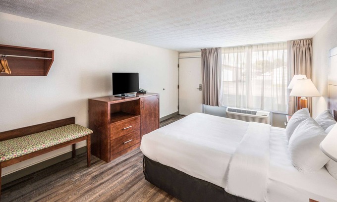 Middlesboro Hotel | Suburban Studios Middlesboro