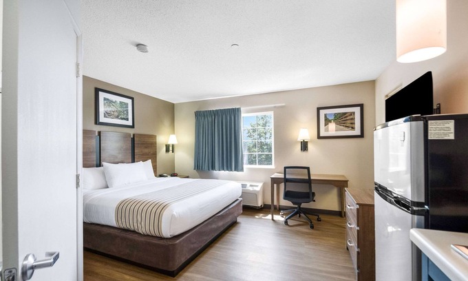 Dulles Town Center Hotel | Suburban Studios Sterling - Washington Dulles