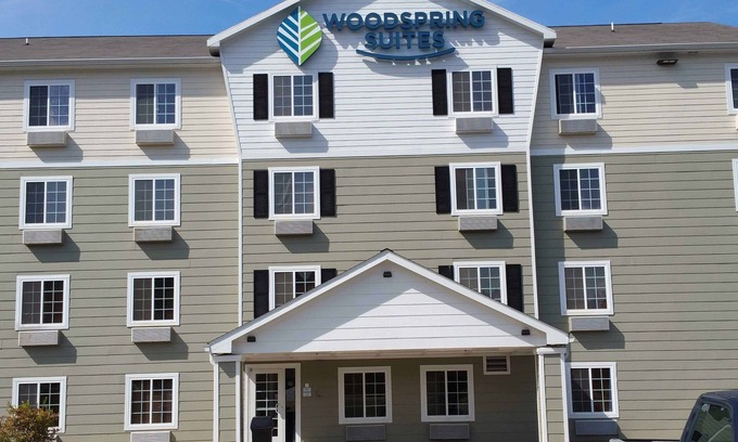 Watford City Hotel | Suburban Studios Watford City