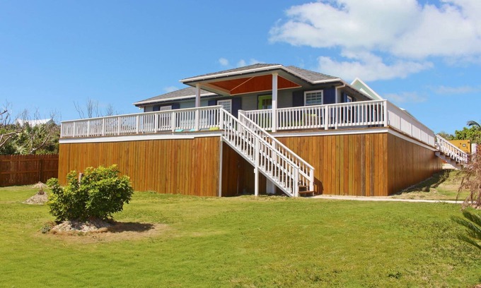 Hope Town House | Sugarcane: 3BR, 2BA - 4 Mins from Historic Hope Town! Book Your Dream Stay Now!