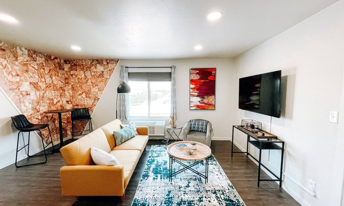 Midtown Apartment | Suite #11 Modern One Bedroom in Midtown, OKC!