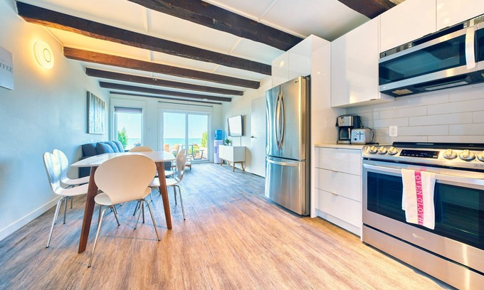 Wainfleet Cottage | Suite 205: Beautiful 3-Bedroom Beachfront Townhouse