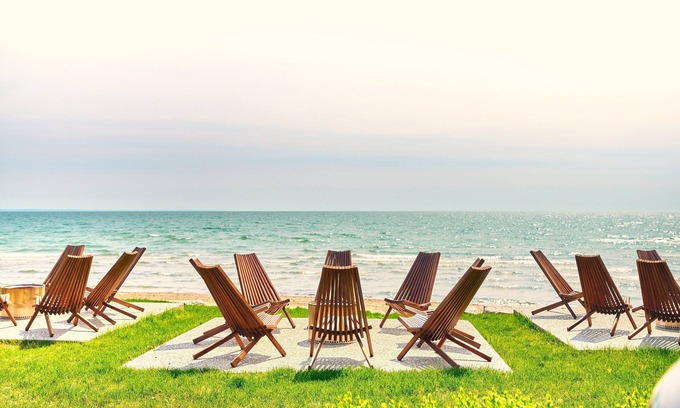 Wainfleet Cottage | Suite 212: Beautiful 3-Bedroom Beachfront Townhouse