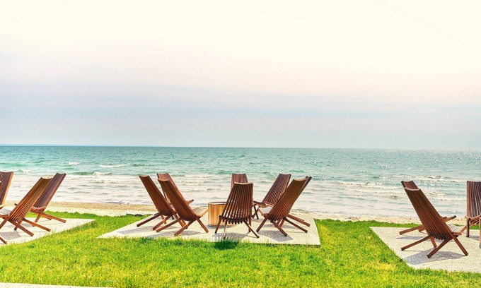Wainfleet Cottage | Suite 213: Beautiful 3-Bedroom Beachfront Townhouse