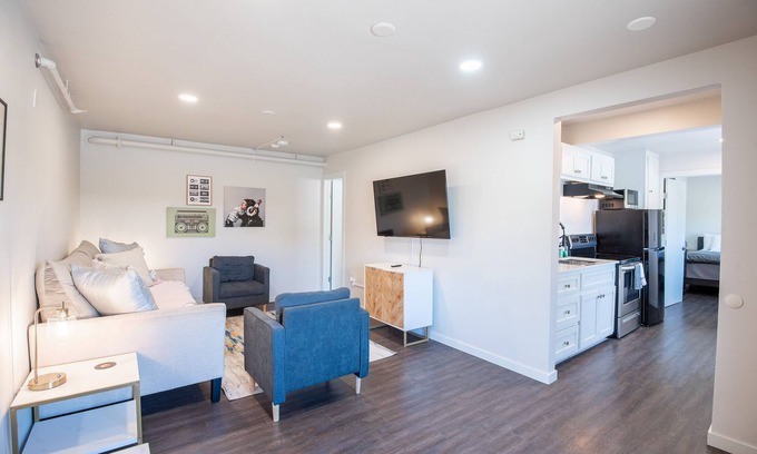 Midtown Apartment | Suite #29 Modern One Bedroom in Midtown, OKC!