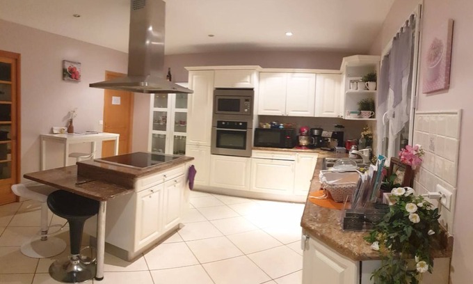 Corbeil-Essonnes Bed & Breakfast | Suite 6 persons private shower WC 30 min Paris