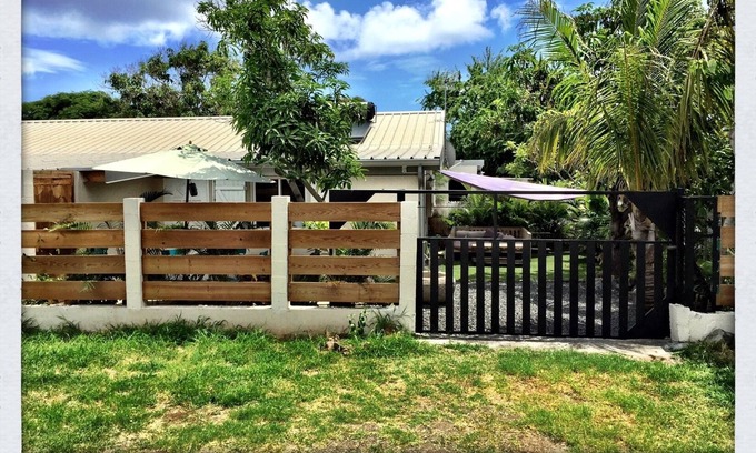 St Gilles-les-Bains Cabin | Suite Bali: charming T2 villa with private garden, close to Saline les Bains
