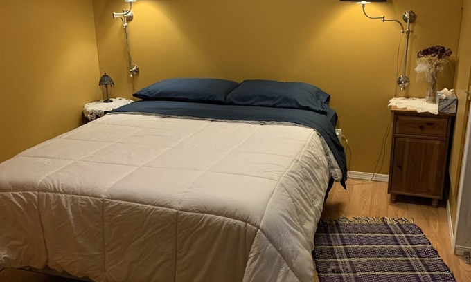 Drumheller House | Suite & bedroom