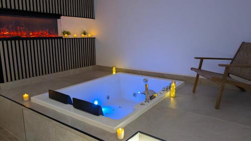 Torredonjimeno Apartment | Suite con jacuzzi y chimenea en Torredonjimeno - La suite de Don Ximeno