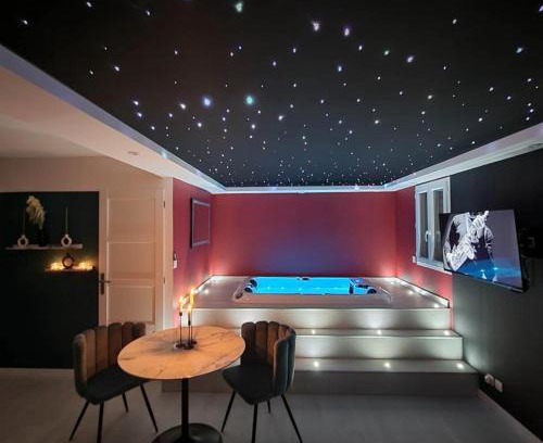 Lignieres-de-Touraine Apartment | Suite cristal LovingSpa avec jacuzzi privatif