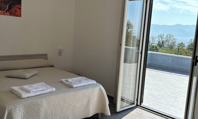 Trecase House | Suite Deluxe con Vasca e Terrazza, Struttura Situata Alle Pendici del Vesuvio