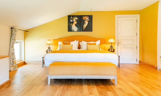Loriol-du-Comtat House | Suite-Luxury-Ensuite with Bath-Park view