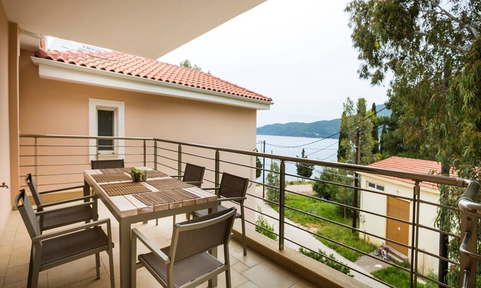 Karavomylos Apartment | Suite Neroli - Meliti