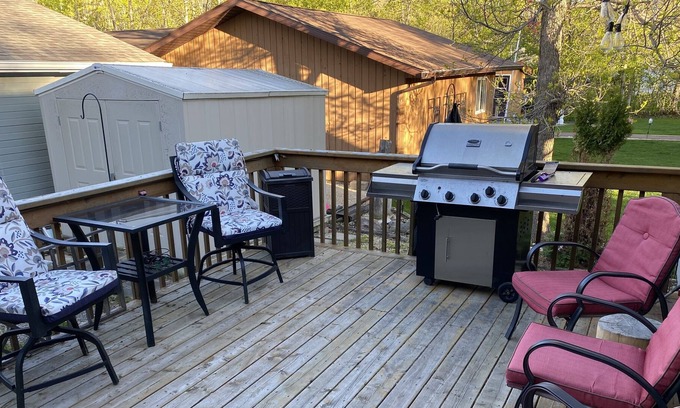 Sandy Hook House | Suite! Perfect country getaway! Sleeps up to 4! Perfect remote work location!