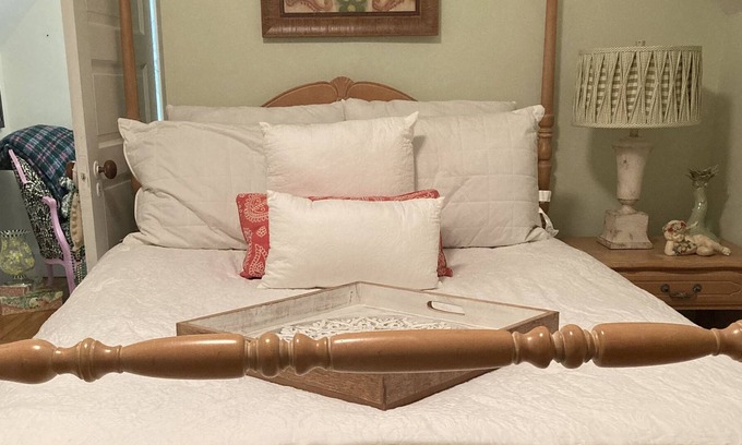 Haverford Cottage | Suite rental in “cottage like” home