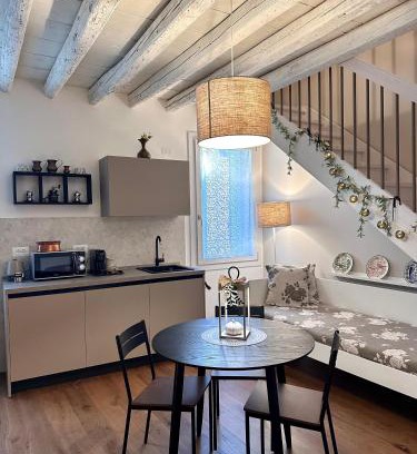 Chioggia Apartment | Suite romantica a tema Natale in centro storico "Pumpkin Suite"