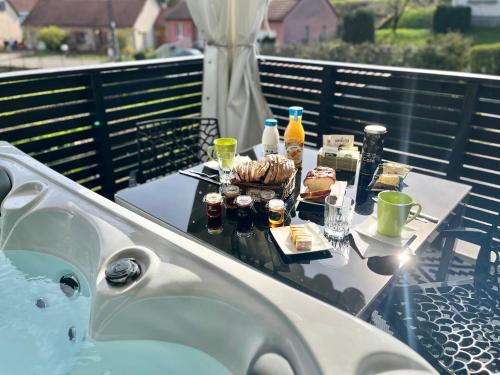 Meisenthal Apartment | Suite spa privatif Verte Vallée, séjour zen