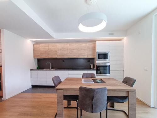 Male Apartment | Suite Svaizer con giardino privato