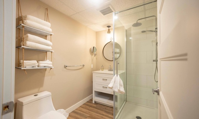 Rouyn-Noranda Apartment | Suite with closed bedroom in the city center (Le Court-toit)
