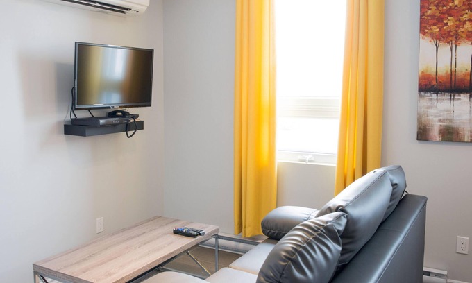 Rouyn-Noranda Apartment | Suite with closed bedroom and sofa bed on the rue Principale (Le Chic-urbain)