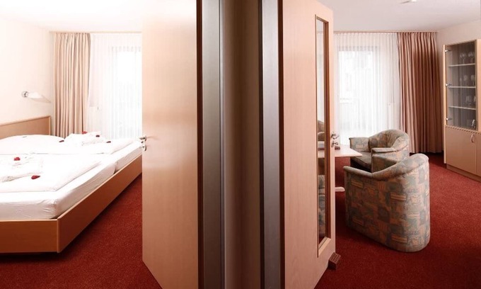Neualbenreuth Apartment | Suite with double bed