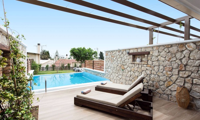 Perama Apartment | Suite with private pool