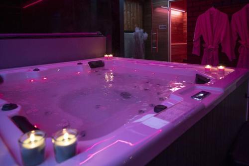 Oupeye Apartment | SuiteDreams - Bali Suite Liège