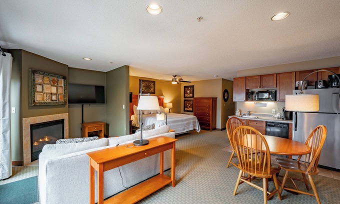 Thayerville Apartment | Suites at Silver Tree A125: Studio Suite End Unit with Lake View, Private Balcon