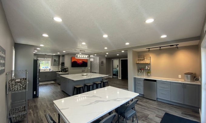 Rochester House | “Suites on Cedar” on Lake Zumbro - amazing kitchen, great patio, awesome beds!