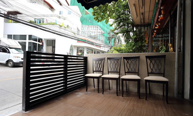 Bangkok Central Business District House | Sukhumvit 20 Guest House