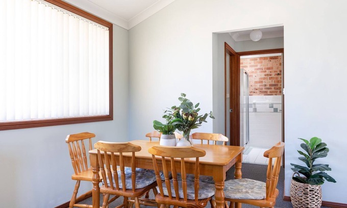 Mollymook Apartment | Summer Breeze - Mollymook beach hut only minutes to the beach