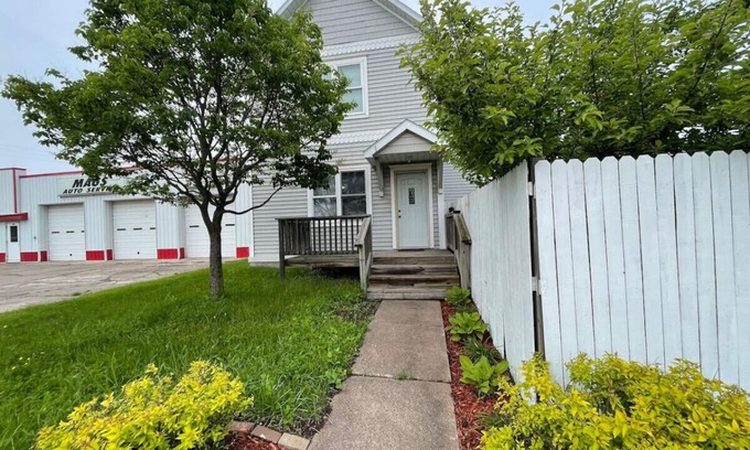 East End House | Summer dates! Spacious 3 bed 2 bath! Enormous Kitchen! Close to Lake Superior!