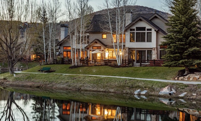 Deer Valley Condo | Summer Deer Valley Retreat Private Hot Tub Lake Views Patio w/BBQ & Seating