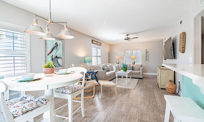 New Smyrna Beach House | <:>< SUMMER/FALLn DEALS COZY-UPSCALE, WALK 2 BEACH/FLAGLER AVE, FENCED