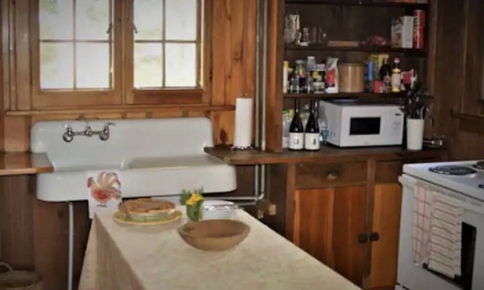 Leeds and the Thousand Islands Cottage | Summer family cottage in the beautiful Thousand Islands - Gananoque!