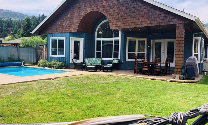 Christina Lake House | Summer Fun with Pool & Hot Tub!
