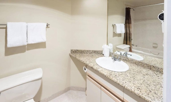 Blueberry Hill Condo | Summer Getaway - Whistler! Beautiful 2br Condo, pool, hotub, view, walk to town