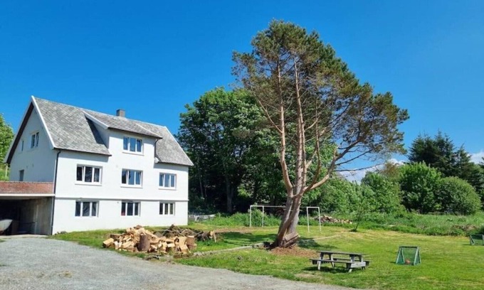 Karmoy House | Summer house with 4 bedrooms and sea view