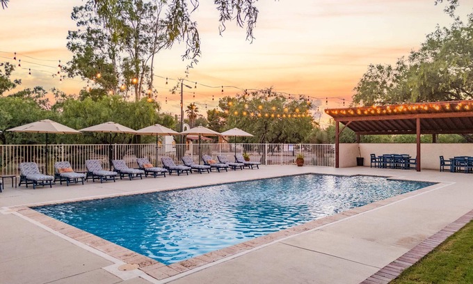 Tanque Verde House | Summer Low Rates-Pool, Pickleball, BBQ Solana #1