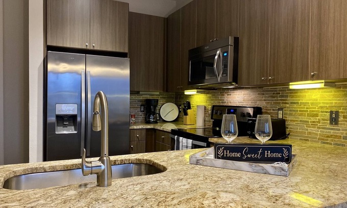 Uptown Condo | Summer Ready DT Dallas HighRise RFTPool AC Private Chef 2 Mins AmericanAirlines