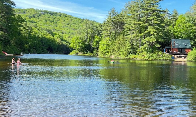 Madison House | Summer Retreat in the White Mountains; Private Lakes & Hiking.